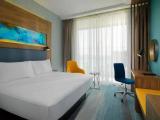 Aloft Double room with balcony and with partial sea view