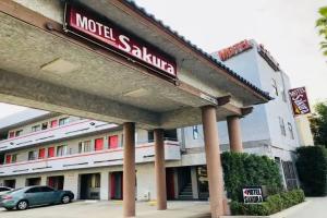 Motel Sakura, Glendale