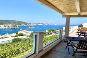 Guest House «✵ Ponza Porto - CasaLuigi con terrazzo vista mare», Ponza Village