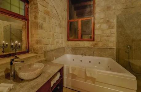 Taru Cave Suites - 216