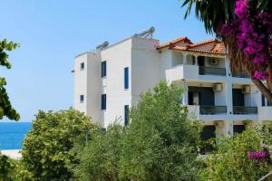 Hotel Emblem, Sarande