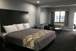 Fairfield Inn and Suites by Marriott Houston Brookhollow, Houston