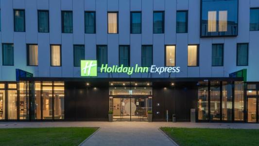 Holiday Inn Express - 32