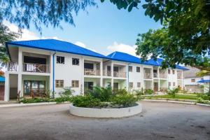 Sunny Palms Beach Bungalows, Uroa