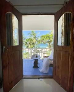 Sunny Palms Beach Bungalows - 20