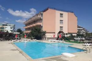 Hotel Black Sea - Breakfast, Pool & Free Parking, Obzor