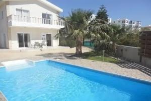 3 Bed Villa 10 minutes drive from beautiful beach, Chlorakas