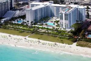 JUNIOR PRIVATE SUITE Unit located W South Beach, Miami Beach