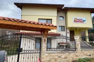 Kot Garden Guest House, Saparevo