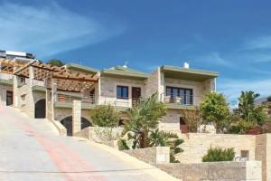 Stunning home in Heraklion with 3 Bedrooms and WiFi, Mirtos