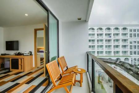 The Lunar Patong - SHA Certified - 90