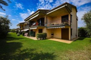 Al Roccolino apartment- with swimming pool, San Felice del Benaco