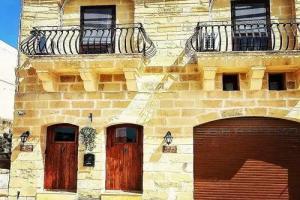 West B&B, Gharb