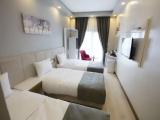 Deluxe Triple room with city view