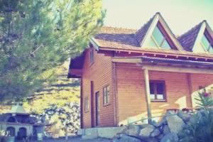 Agros Timber Log House, Agros