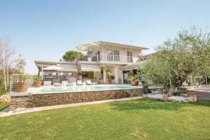 Beautiful Home In Lazise Vr With 3 Bedrooms And Outdoor Swimming Pool, Lazise