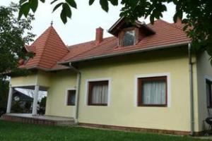 Guest House «Familia Nyaraló 146», Balatonbereny