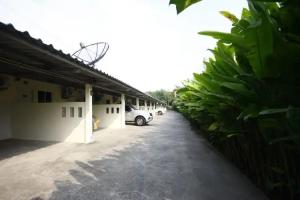 Mee Rak Resort, Bang Lamung