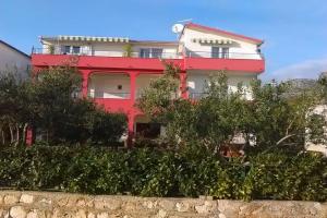 Apartments Mare - 30m from beach, Seget Vranjica