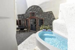 Casasantantonio 18th Century Luxury Mansion, Fira