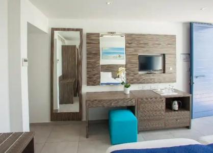 Limanaki Beach & Suites - 100