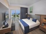 Superior room with balcony and with partial sea view