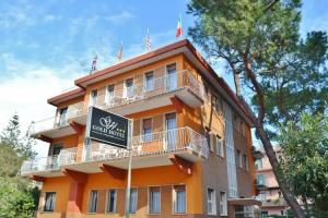 Gold Hotel, Bordighera