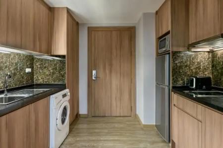 Adelphi Grande Sukhumvit - 90