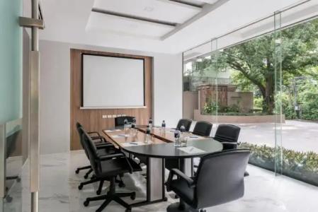 Adelphi Grande Sukhumvit - 19