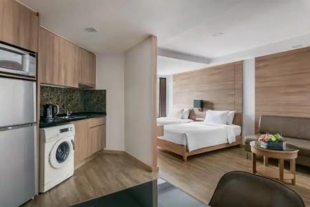 Adelphi Grande Sukhumvit - 82
