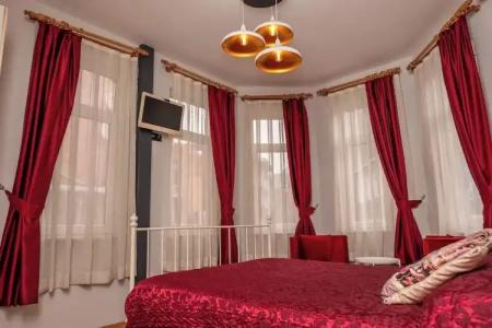 Corner Hot - 165