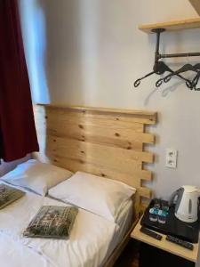 Corner Hot - 114