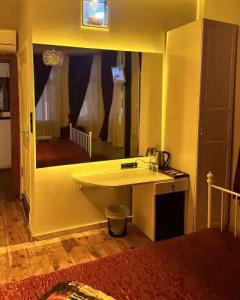 Corner Hot - 126