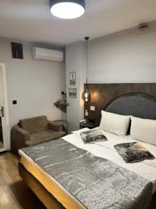 Corner Hot - 139