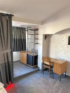 Corner Hot - 179