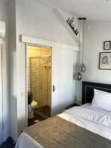 Corner Hot - 181