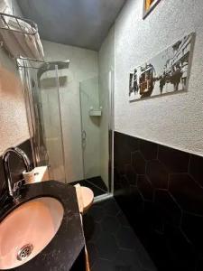 Corner Hot - 149