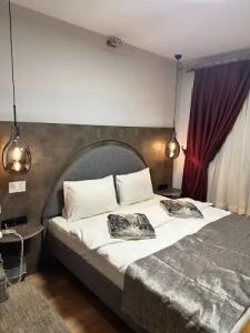 Corner Hot - 143
