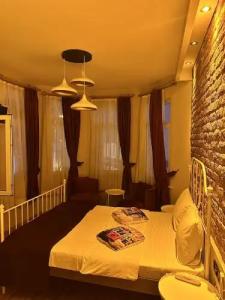 Corner Hot - 136