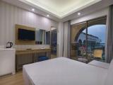 Standard Double room with partial sea view