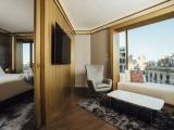 Suite with city view