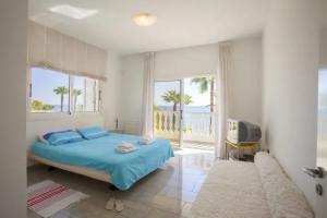 Meneou Beachfront Villa Sunset, Pervolia