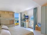 Standard Quadruple room with partial sea view