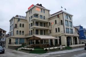 Hotel Dukov, Obzor