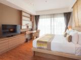 Executive Suite with balcony and with garden view