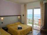 Standard Triple room with sea view