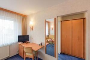 Hotel Hellers Twenty Four II -24h-Check-In-, Friedrichshafen