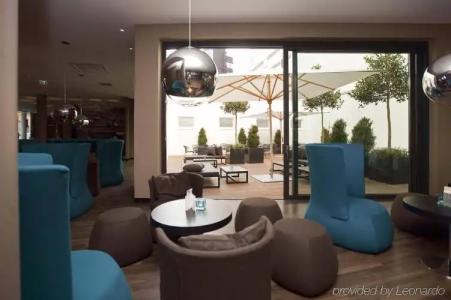 Motel One Stuttgart-Mitte - 2