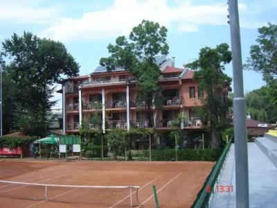 Oleander House and Tennis Club - 17