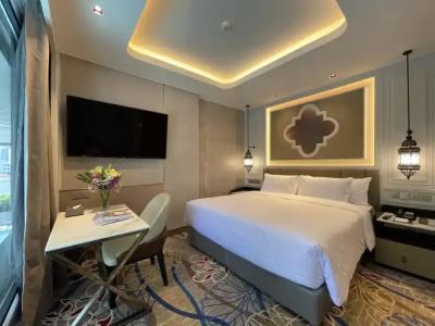 Valia Bangkok, Sukhumvit 24 - 45